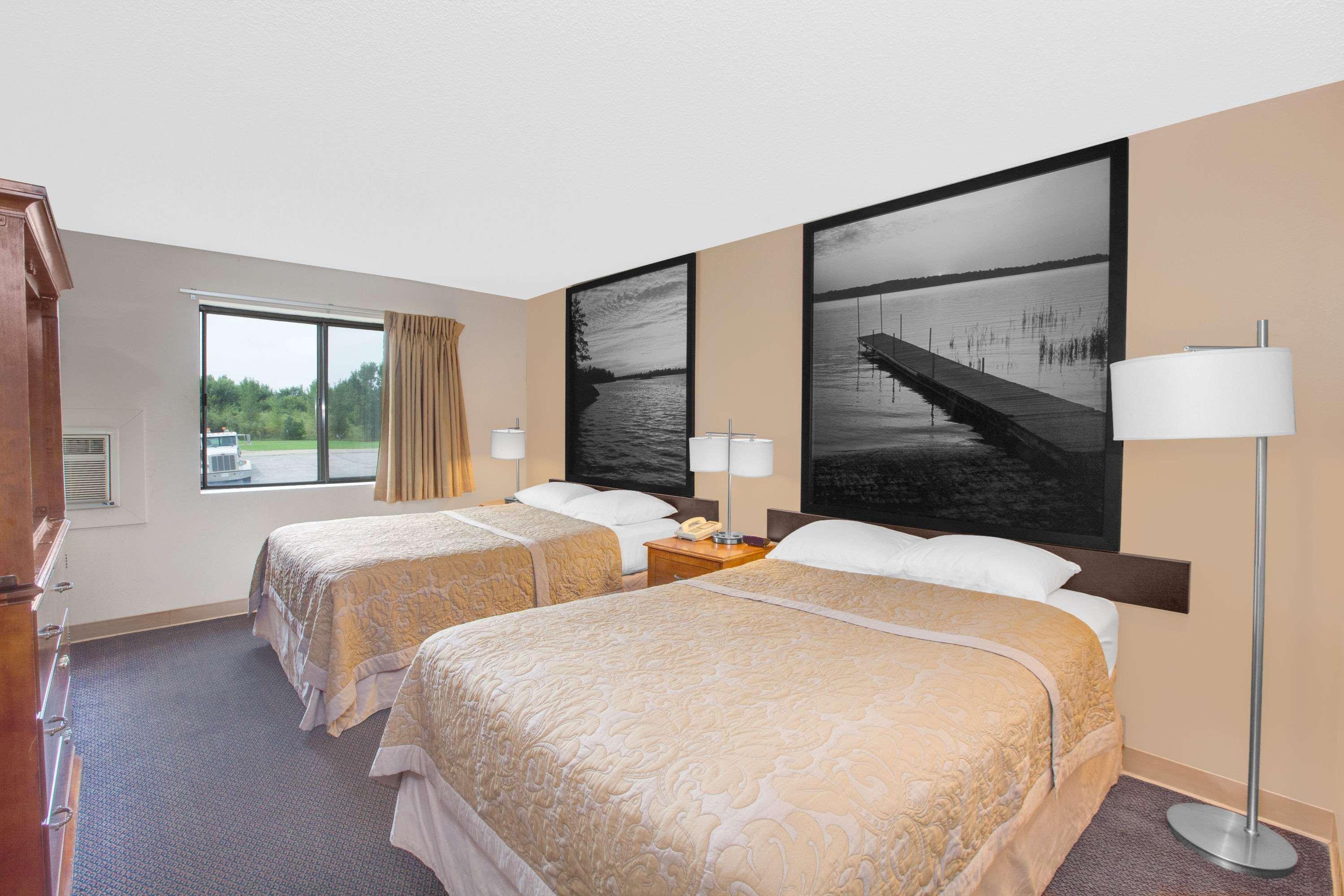 Super 8 By Wyndham Clear Lake Exteriör bild